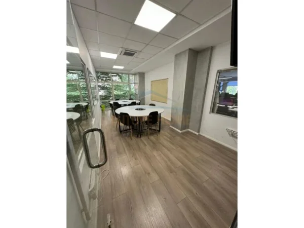 Tirane, shitet ambjent biznesi Kati 1, 514 m² 1.550.000 € 