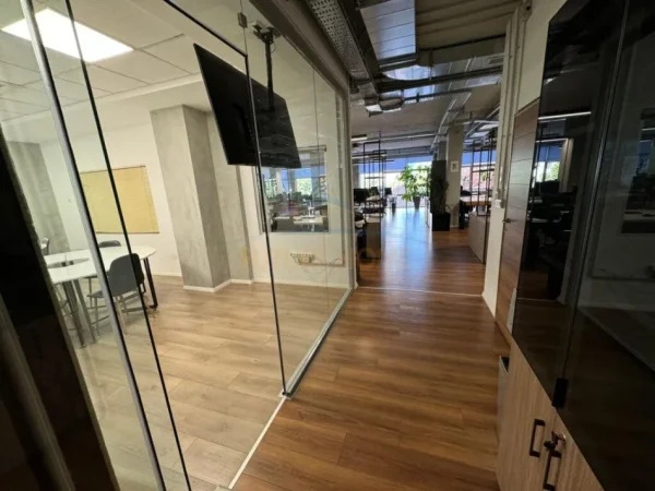 Tirane, shitet ambjent biznesi Kati 1, 514 m² 1.550.000 € 