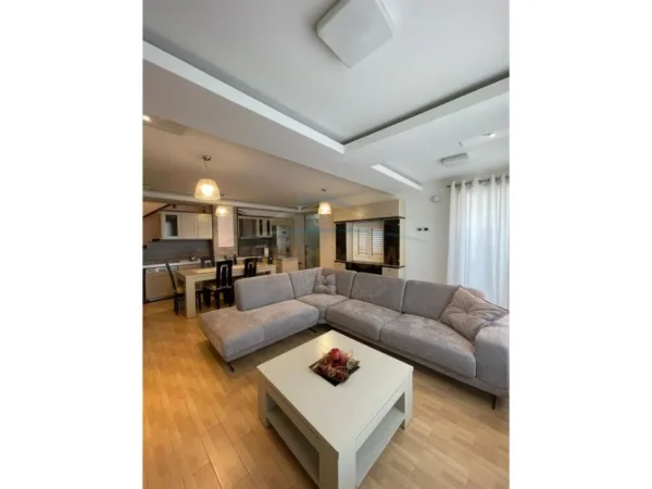 Tirane, jepet me qera apartament duplex Dublex Kati 3, 1.100 € 
