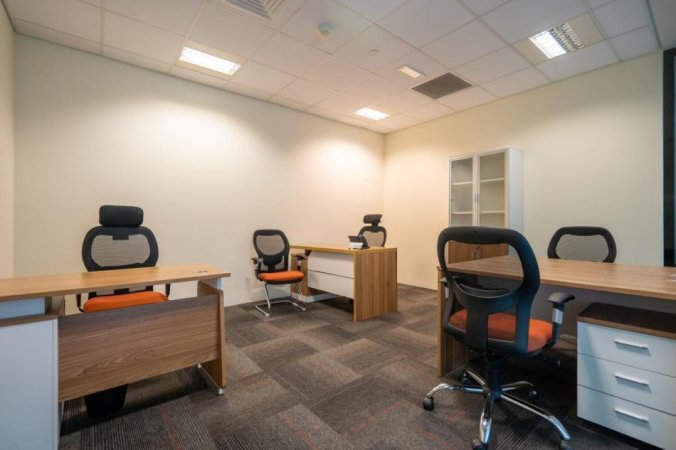 Tirane, jepet me qera zyre Kati 6, 135 m² 1.000 € (qender)