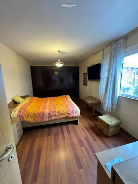 Tirane, jepet me qera Vile 3+1 Kati 1, 200 m² 750 € (ali demi)