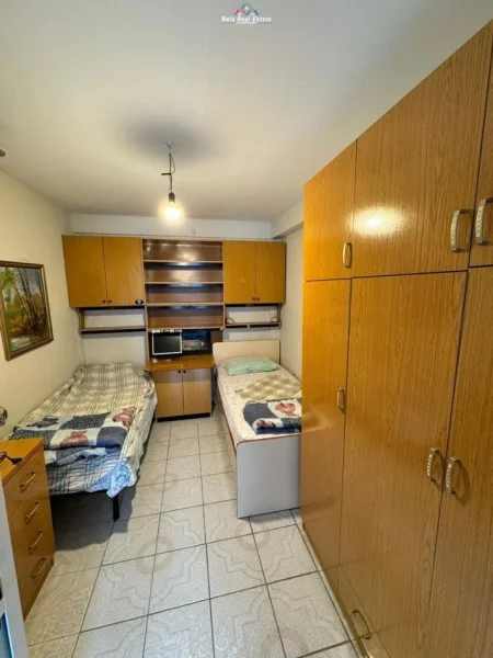 Tirane, jepet me qera Vile 3+1 Kati 1, 200 m² 750 € (ali demi)