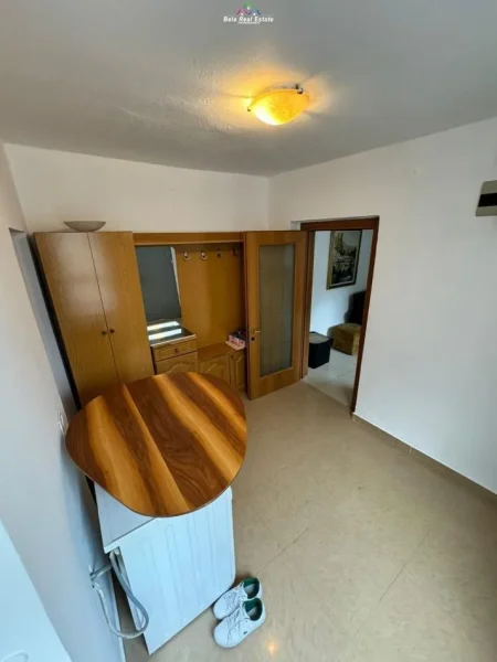 Tirane, jepet me qera Vile 3+1 Kati 1, 200 m² 750 € (ali demi)