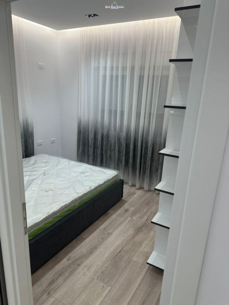 Tirane, jepet me qera apartament 2+1 Kati 4, 75 m² 800 € (Blloku)