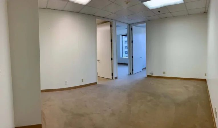 Tirane, jepet me qera zyre Kati 4, 172 m² 1.200 € (stacioni i trenit)