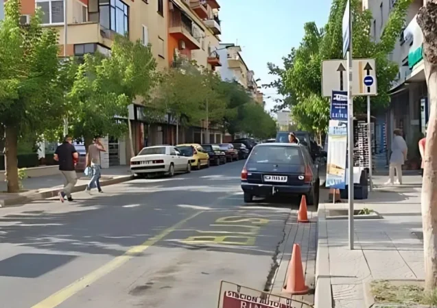 Tirane, jepet me qera ambjent biznesi Kati 2, 80 m² 700 € (Mine Peza)