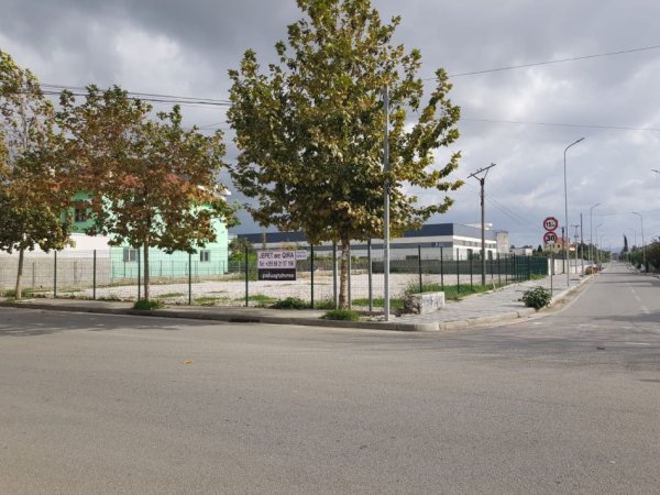 Tirane, jepet me qera toke , 1.200 m² (rruga albanet, Valias)