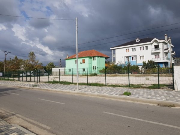 Tirane, jepet me qera toke , 1.200 m² (rruga albanet, Valias)