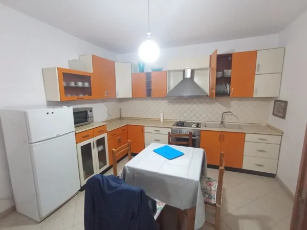 Tirane, jepet me qera apartament 2+1+Aneks+Ballkon Kati 3, 114 m² 700 € (zogu i zi)