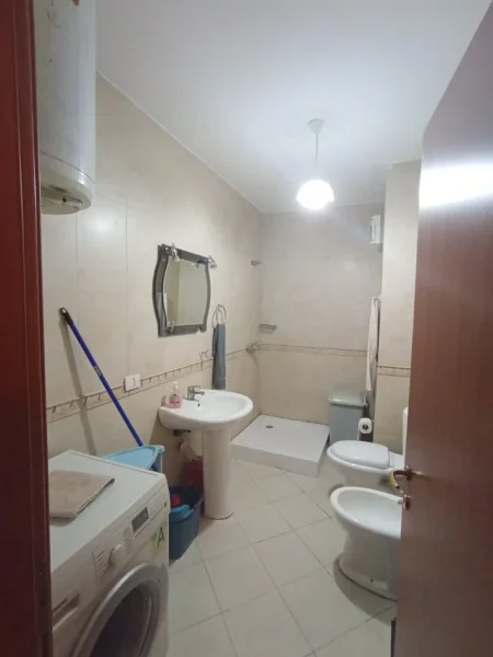 Tirane, jepet me qera apartament 2+1+Aneks+Ballkon Kati 3, 114 m² 700 € (zogu i zi)