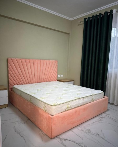 Tirane, jepet me qera apartament 1+1 Kati 1, 58 m² 400 € (Senatoruim)