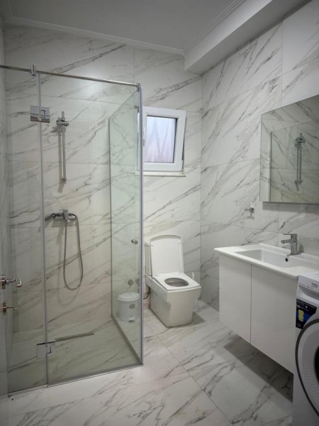 Tirane, jepet me qera apartament 1+1 Kati 1, 58 m² 400 € (Senatoruim)