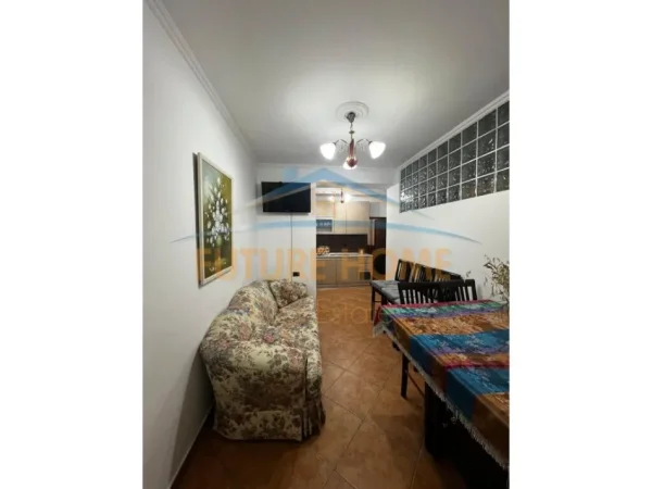 Tirane, jepet me qera apartament 2+1 Kati 2, 80 m² 700 € (Sheshi Willson)