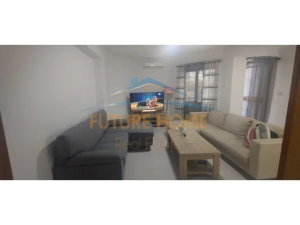 Tirane, jepet me qera apartament 2+1 Kati 1, 92 m² 650 € (QENDER TIRANE)