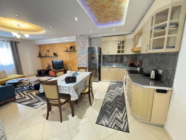 Tirane, jepet me qera apartament 2+1 Kati 5, 92 m² 900 € (Air Albania)