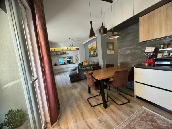 Tirane, shes apartament 2+1+Aneks+Ballkon Kati 4, 108 m² 235.000 € (Ali Dem)
