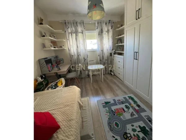 Tirane, shes apartament 2+1+Aneks+Ballkon Kati 4, 108 m² 235.000 € (Ali Dem)