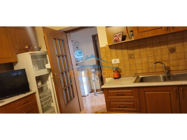 Tirane, jepet me qera apartament 1+1 Kati 2, 73 m² 650 € (Myslym Shyri)