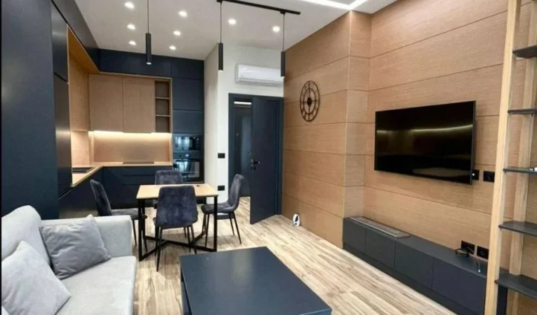 Tirane, jepet me qera apartament 1+1 Kati 5, 75 m² 950 € (Square 21)