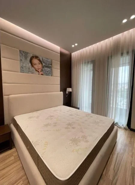 Tirane, jepet me qera apartament 1+1 Kati 5, 75 m² 950 € (Square 21)