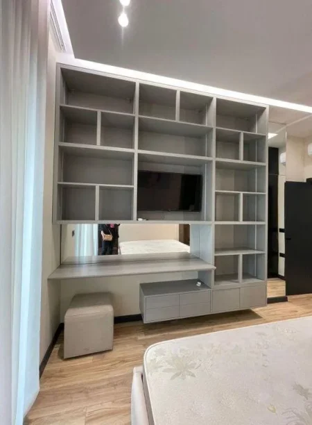 Tirane, jepet me qera apartament 1+1 Kati 5, 75 m² 950 € (Square 21)