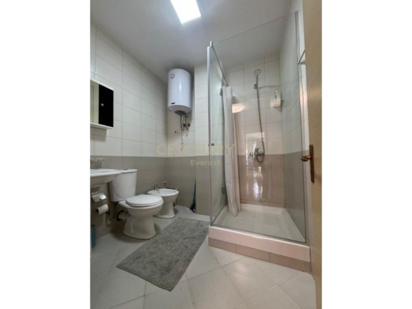 Tirane, jepet me qera apartament 2+1+Aneks+Ballkon Kati 6, 82 m² 750 € (Jordan misja)