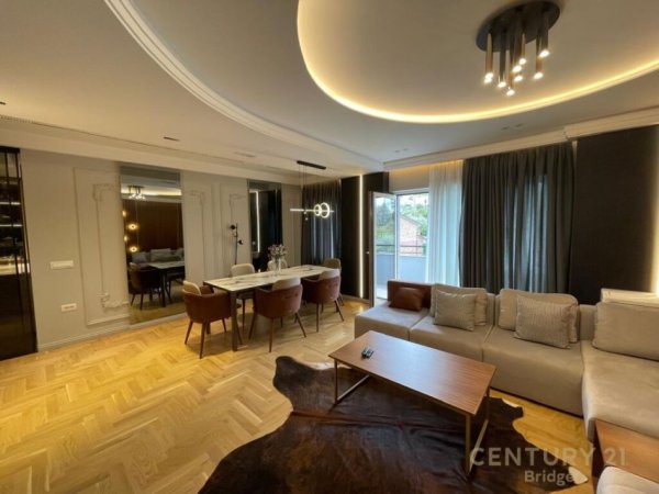 Tirane, jepet me qera apartament 2+1+Aneks+Ballkon Kati 5, 163 m² 2.000 € (Kopshti zologjik)