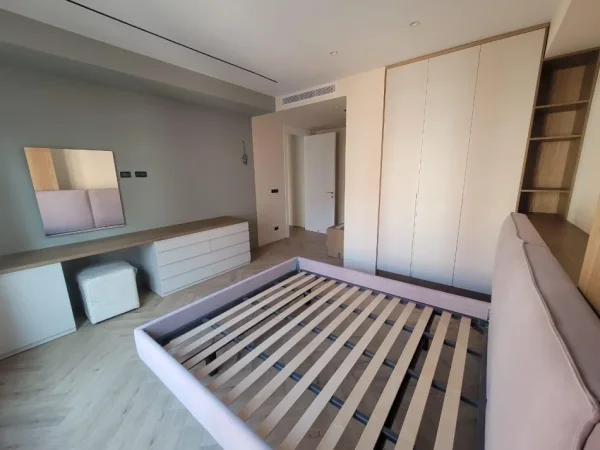 Tirane, jepet me qera apartament 2+1+Ballkon Kati 3, 115 m² 1.500 € (Kompleksi Delijorgji)
