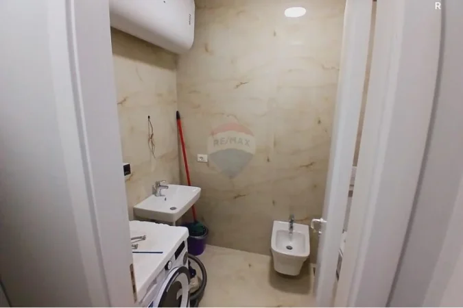 Tirane, jepet me qera apartament 2+1 Kati 4, 90 m² 650 € (Karl Gega - Treni - Bulevardi i Ri)