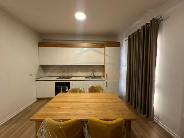 Tirane, jepet me qera apartament 2+1 Kati 7, 83 m² 700 € 