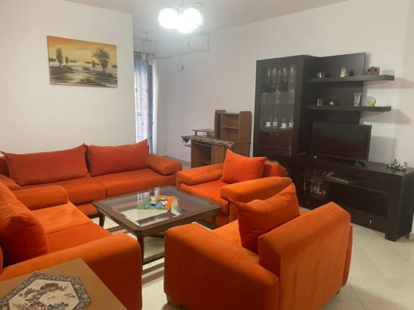 Tirane, jepet me qera apartament 2+1 Kati 2, 112 m² 700 € (Zogu i Zi)
