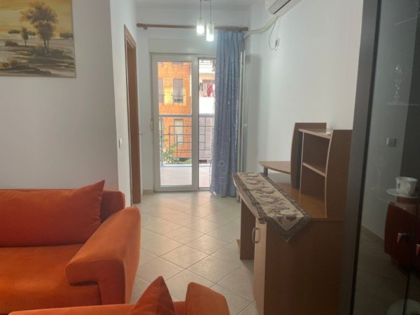 Tirane, jepet me qera apartament 2+1 Kati 2, 112 m² 700 € (Zogu i Zi)