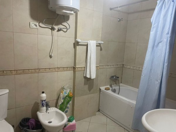 Tirane, jepet me qera apartament 2+1 Kati 2, 112 m² 700 € (Zogu i Zi)
