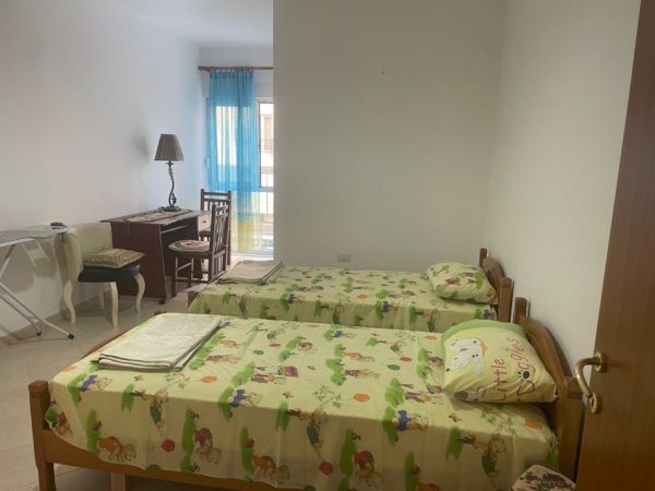 Tirane, jepet me qera apartament 2+1 Kati 2, 112 m² 700 € (Zogu i Zi)