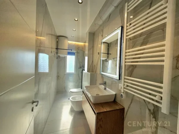 Tirane, jepet me qera apartament 2+1+Aneks+Ballkon Kati 7, 110 m² 1.300 € (Kodra e diellit)
