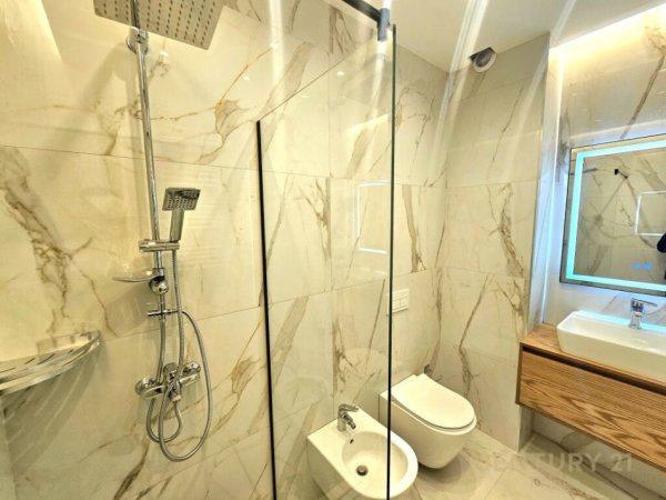 Tirane, jepet me qera apartament 2+1+Aneks+Ballkon Kati 7, 110 m² 1.300 € (Kodra e diellit)