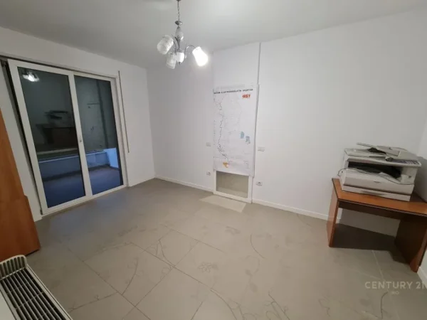 Tirane, shes apartament 4+1+Aneks+Ballkon Kati 1, 250 m² 820.000 € (Garda)