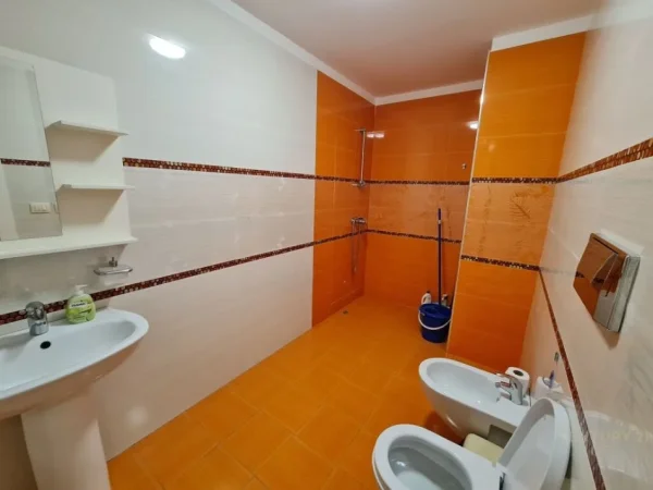 Tirane, shes apartament 4+1+Aneks+Ballkon Kati 1, 250 m² 820.000 € (Garda)