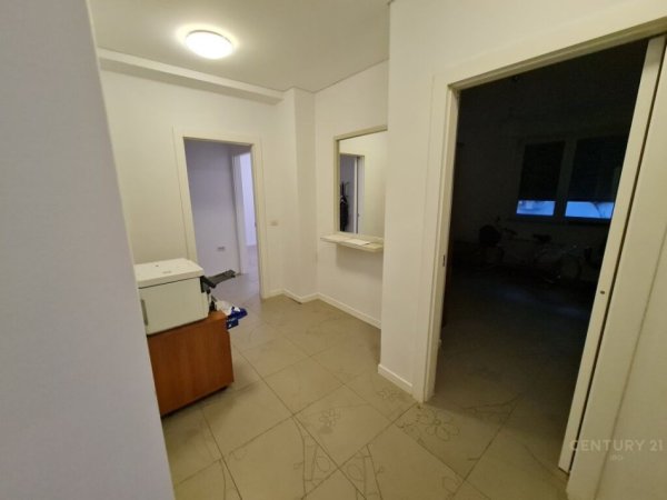 Tirane, shes apartament 1+1+Aneks+Ballkon Kati 1, 250 m² 820.000 € (Garda)