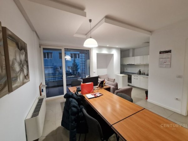 Tirane, shes apartament 3+1+Aneks+Ballkon Kati 1, 250 m² 820.000 € (Garda)