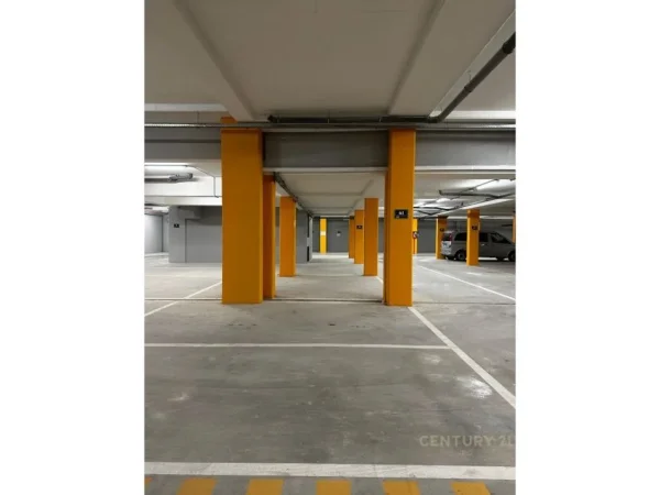 Tirane, jepet me qera ambjent biznesi Kati 0, 40 m² 2.650 € (Porcelan)