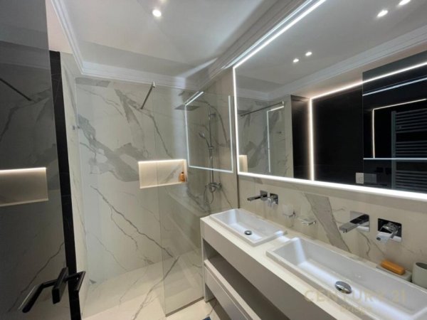 Tirane, jap me qera apartament 2+1+2 , 163 m² 2.000 € (Kopshti Botanik Zoologjik)