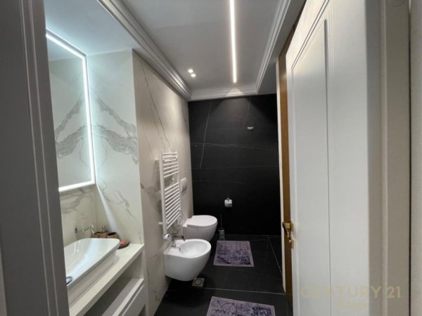Tirane, jap me qera apartament 2+1+2 , 163 m² 2.000 € (Kopshti Botanik Zoologjik)