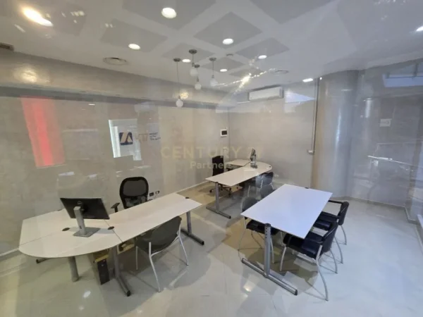 Tirane, shes ambjent biznesi Kati 1, 30 m² 170.000 € (Kullat binjake)