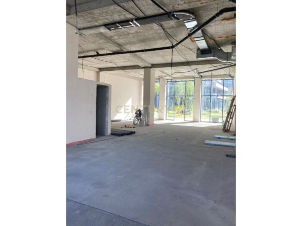 Tirane, shes ambjent biznesi Kati 0, 166 m² (Lake view)