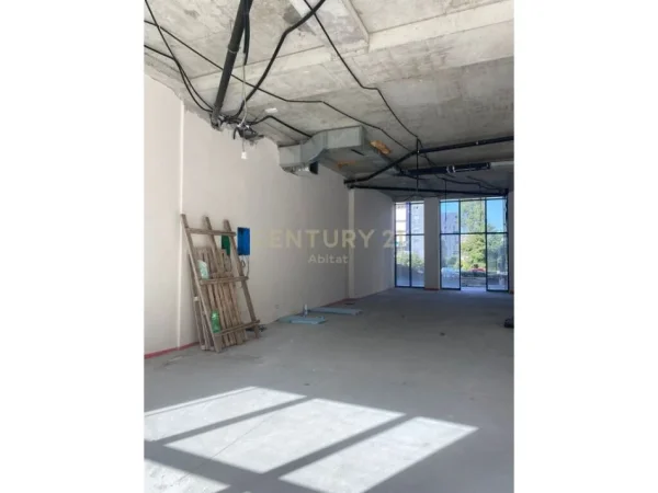 Tirane, shes ambjent biznesi Kati 0, 166 m² (Lake view)
