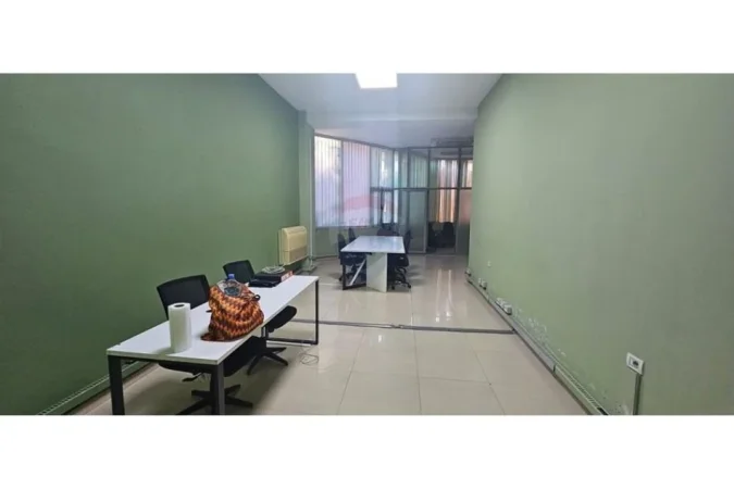 Tirane, jepet me qera zyre Kati 2, 120 m² 1.400 € (Komuna e Parisit)