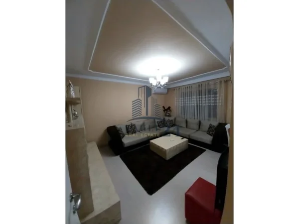 SHITET APARTAMENT 2+1 TEK ISH PARKU PRANE GLOBE