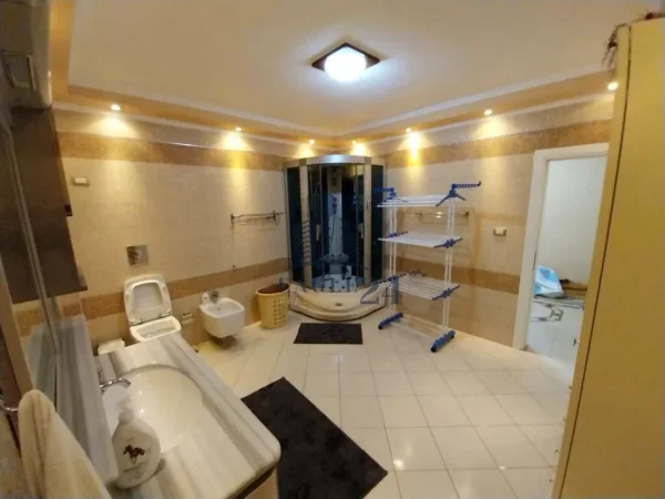 SHITET APARTAMENT 2+1 TEK ISH PARKU PRANE GLOBE