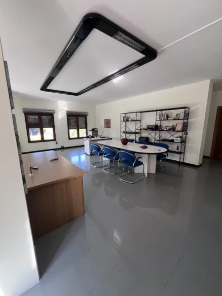 Tirane, jepet me qera zyre Kati 2, 99 m² 800 € (Rruga e Elbasanit)